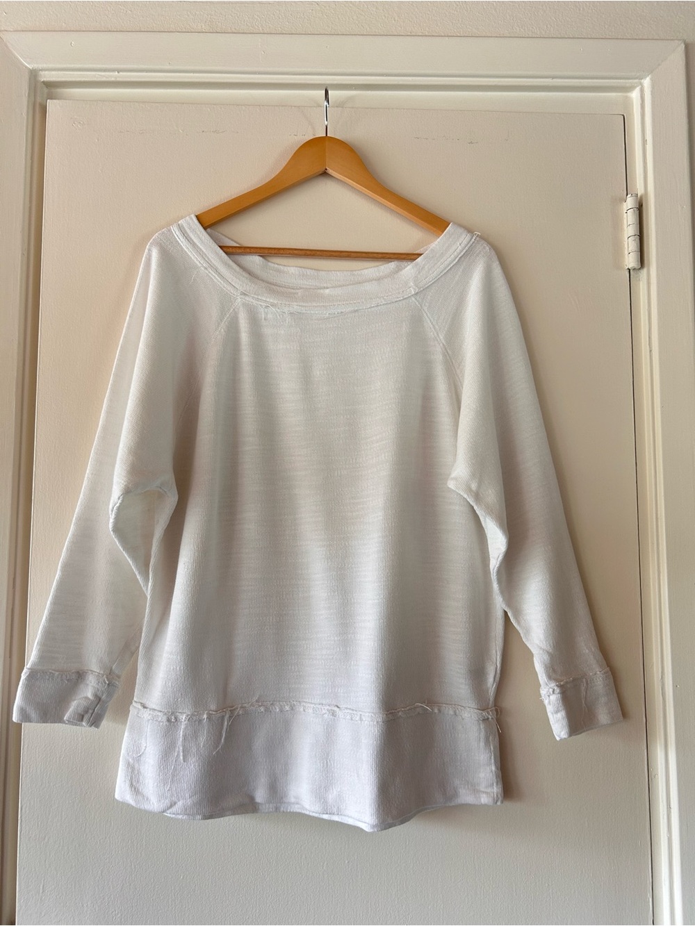 Caslon Womens White Long Sleeve Distressed SweatShirt Top